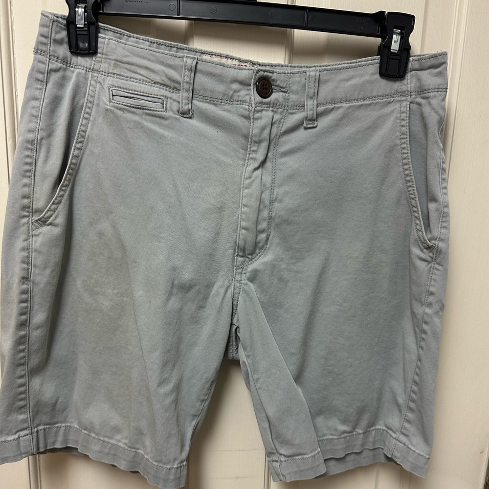 🌸 $3 if Bundled - Men’s Size 32 Arizona brand Flat Front shorts PLEASE READ